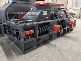 800x600型對輥破碎菠萝视频成人APP發貨 河卵石製砂