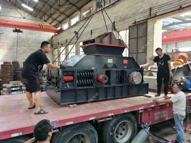 1208型半自動對輥菠萝蜜网站在线观看發貨 破碎石英石