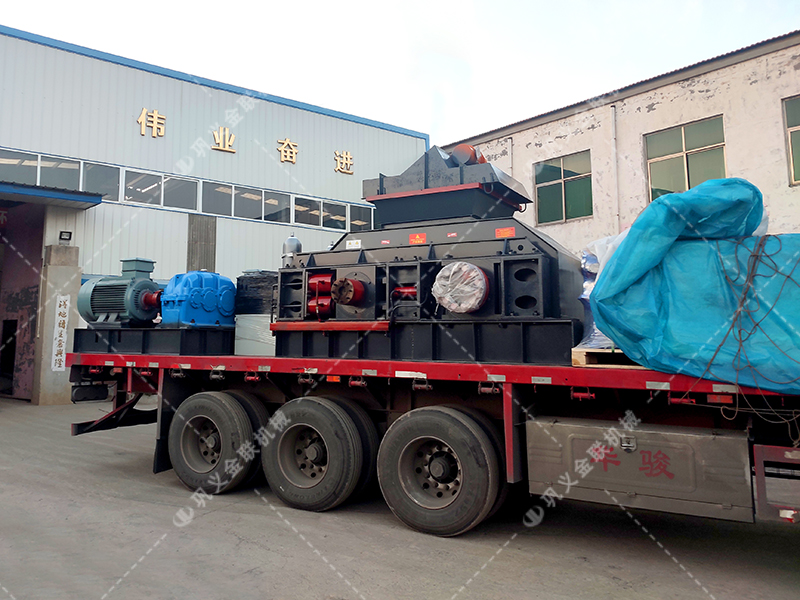 2PGY1200x800鵝卵石液壓對輥菠萝视频成人APP發往重慶