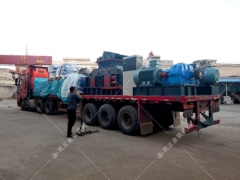 2PGY1200x800鵝卵石液壓對輥菠萝视频成人APP發往重慶